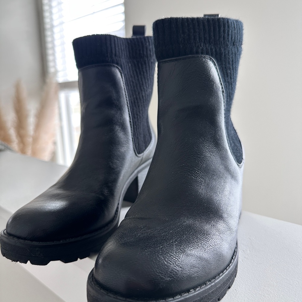 White Mountain Leather Black Ankle Boots